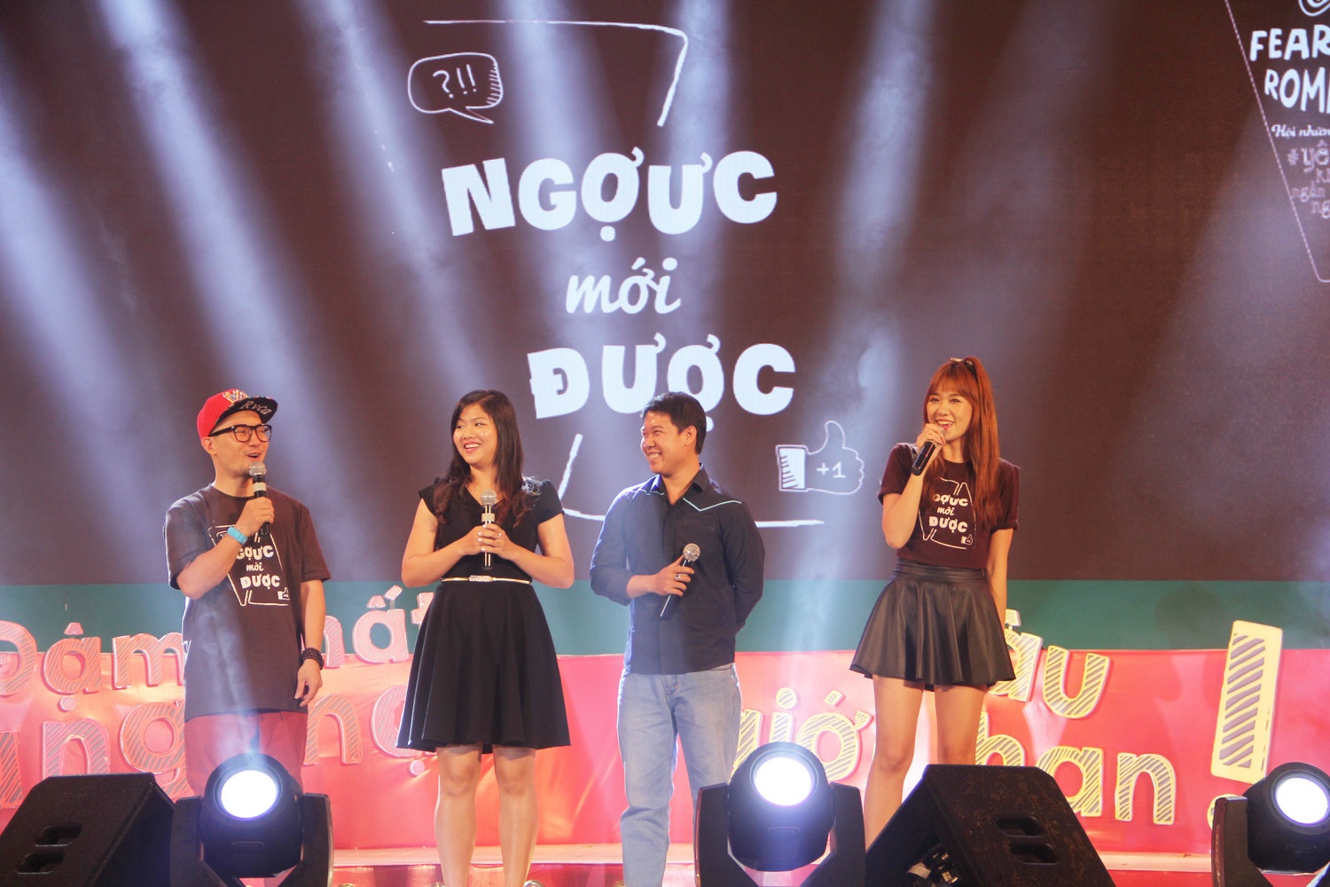 Cặp đôi “ngược mới được” của Vpop cùng chia sẻ với bạn Phạm Quang Minh và Nguyễn Thị Thu Trang về sự hút nhau của các cặp trái dấu. Thu Trang rất nhút nhát nhưng đã lấy hết can đảm đứng trước đông người và tặng người yêu bức tranh có 100 dấu vân tay, trong đó có cả dấu vân tay và chữ ký của Hari Won và Tiến Đạt. Thể hiện lãng mạn theo đúng chất “ngược”, khi được BTC bật mí về món quà của bạn gái, Quang Minh ngay lập tức đáp lễ bằng chiếc bánh kem handmade khổng lồ dù rất ghét ăn đồ ngọt.