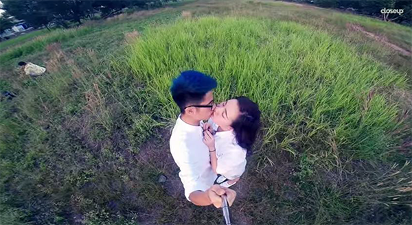 Bạn cũng có thể tự làm một món quà cảm động như món quà JVevermind dành tặng Mie với sự trợ giúp tại đây.