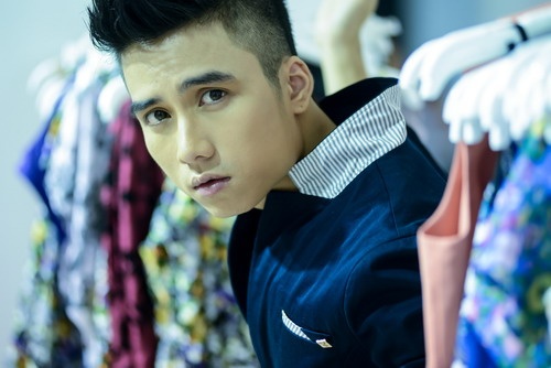 'Chuyen tinh xe may' cua Manh Quan va nu MC xinh dep hinh anh