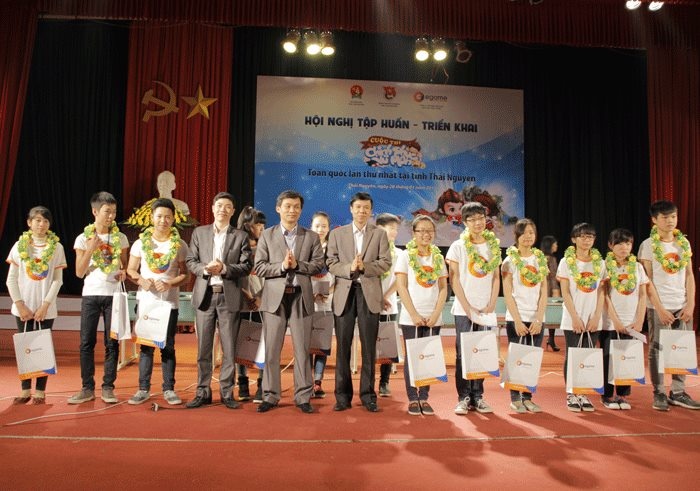 Hoc sinh mien nui va Tay Nguyen quyet tam chinh phuc vu mon hinh anh