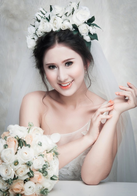 Các cô dâu rất hài lòng khi được Khải Thiên trang điểm và trở nên xinh đẹp hơn trong ngày trọng đại. 