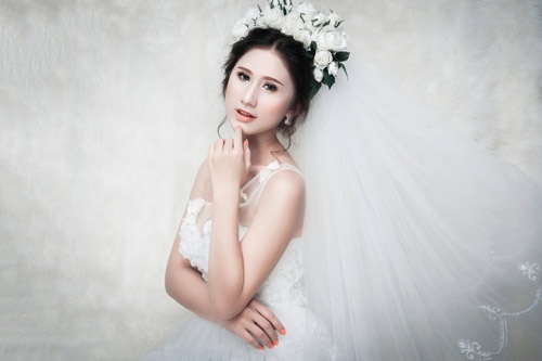 Phong cach trang diem co dau nhe nhang cua Khai Thien hinh anh