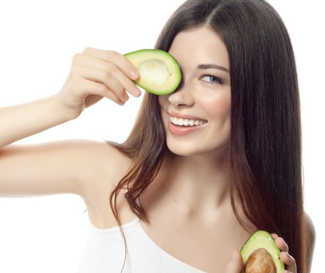 Mặt nạ bơ giúp bạn có một làn da trẻ trung, tươi sáng.