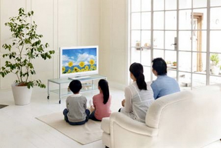 Những giây phút cùng nhau xem phim giúp gia đình thêm gắn kết.