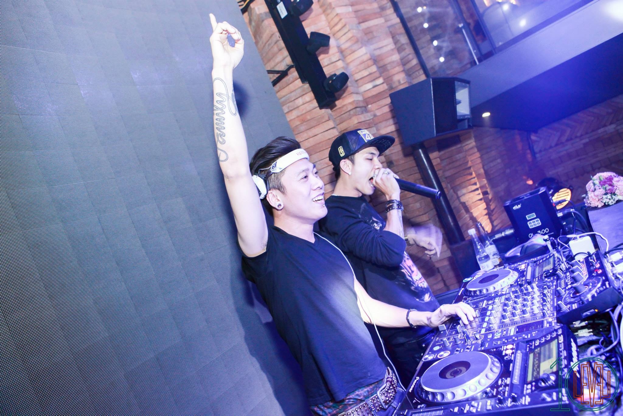 DJ Tỷ và rapper Zico