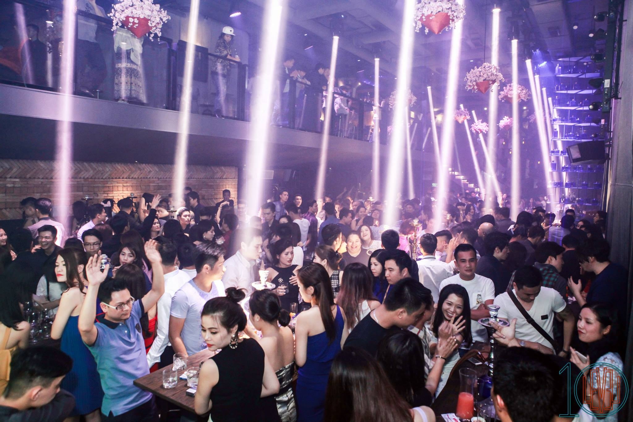 Bua tiec am nhac soi dong cho phai dep ngay 8/3 hinh anh