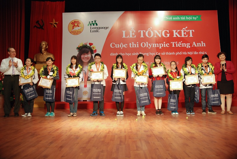 Lê Nguyệt Linh là một trong 10 quán quân Olympic Tiếng Anh THCS