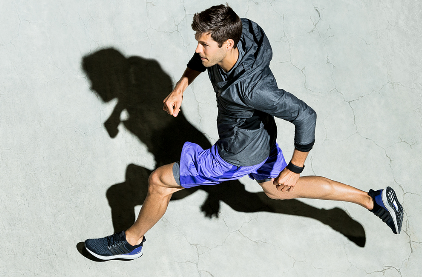 Điểm nhấn của Ultra BOOST chính là công nghệ BOOST nằm ở phần bộ đệm giày, có khả năng tích tụ và giải phóng năng lượng liên tục trong quá trình chạy.