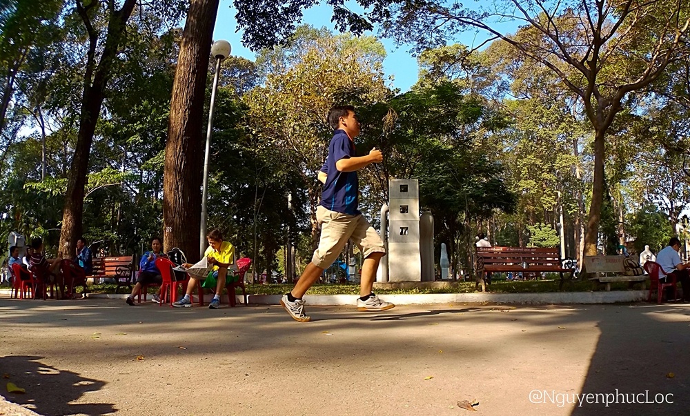 Camera HTC RE tích hợp cảm biến Grip sensor kích hoạt máy ngay khi cầm lên, giúp người chụp dễ dàng bắt những khoảnh khắc đẹp. 