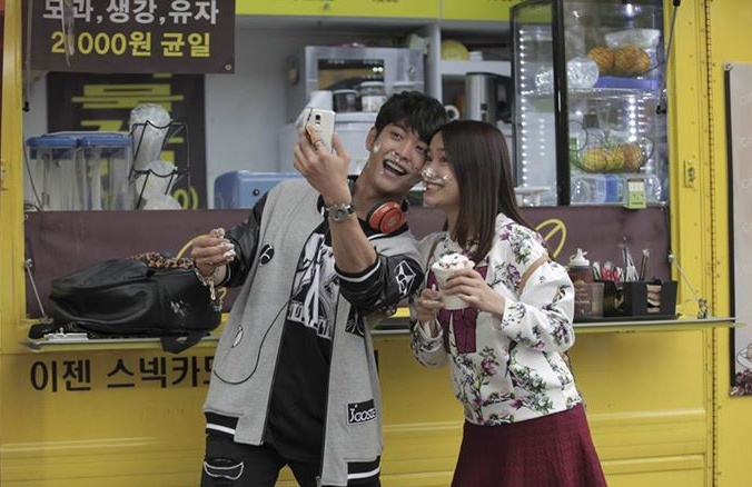 Sao phim 'Tuoi thanh xuan' hoi ngo fan Viet tai Ha Noi hinh anh