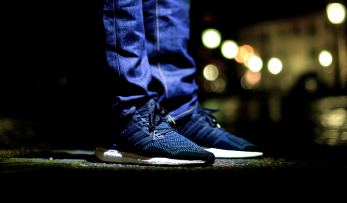 Ultra BOOST còn là lựa chọn không thể bỏ qua khi bạn phối đồ theo phong cách đường phố. Theo dõi fanpage chính thức của adidas (ad link: http://www.facebook.com/adidasVN ) hoặc youtube (ad link: https://www.youtube.com/watch?v=oqpTJP36okk ) để biết thêm chi tiết về sản phẩm. Bạn có thể trải nghiệm và mua Ultra BOOST tại adidas Bitexco (số 2 Hải Triều quận 1, TP HCM) hoặc adidas Hàng Bông (56 Hàng Bông, Q. Hoàn Kiếm).