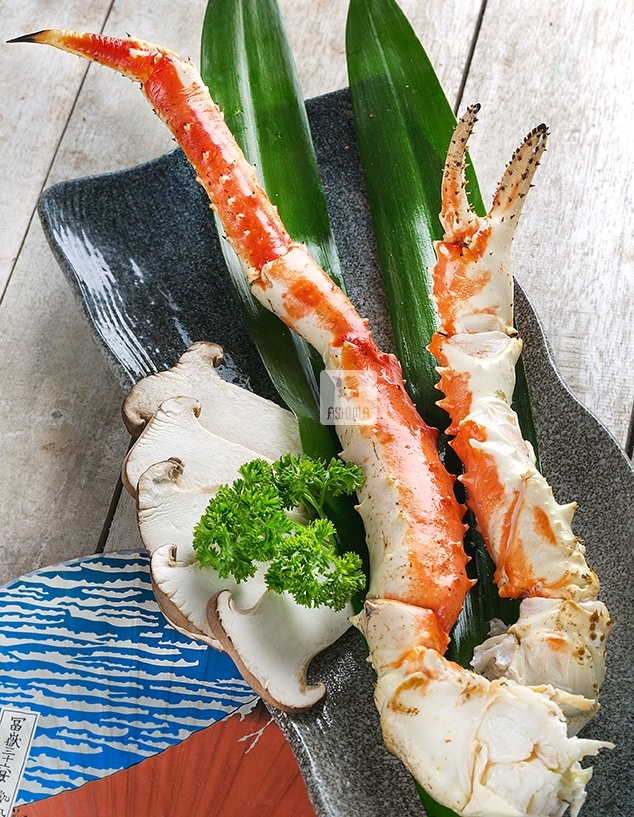 Cua vua được nhập khẩu trực tiếp từ Alaska kết hợp cùng nấm tiên đặc biệt tốt cho da và sức đề kháng nữ giới.