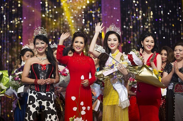 Top 7 thí sinh vào phần thi ứng xử: Jennifer Tiên Huỳnh (SBD 1), Mai Lệ Quyên (SBD 15), Becktoria (SBD 3), Ruby Anh Phạm (SBD 16), Dung Trần (SBD 2),  Nguyễn Hồng Lan (SBD 8), Nguyễn Khánh Di (SBD 18).