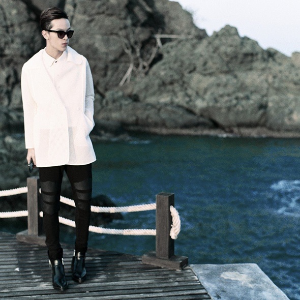 Fashionisto Kelbin Lei luôn xuất hiện trong 2 màu đen và trắng.