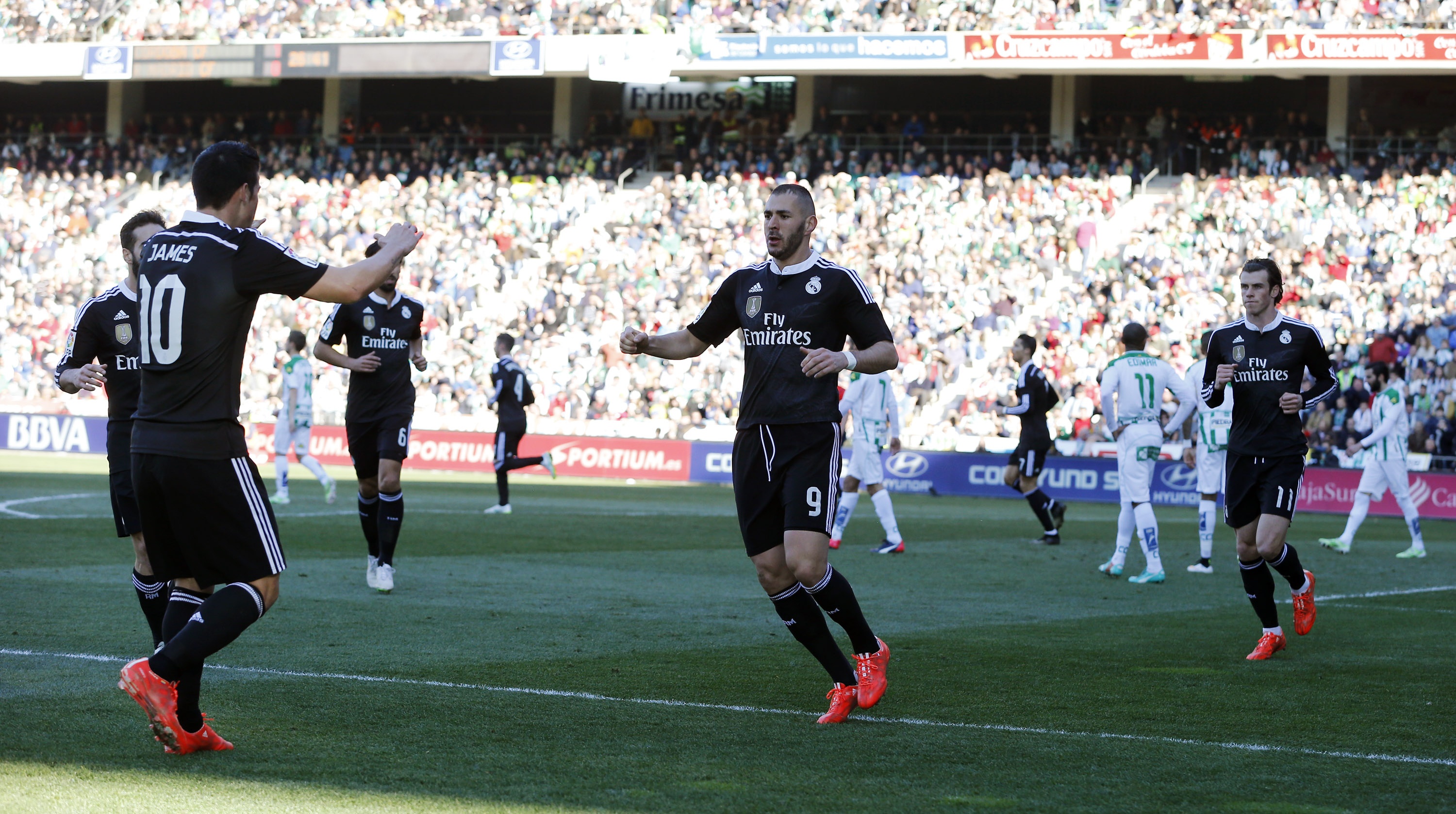 Benzema cũng đang mang đôi giày này. Anh là một trong những cầu thủ có phong độ ổn định nhất mùa này của Real Madrid.