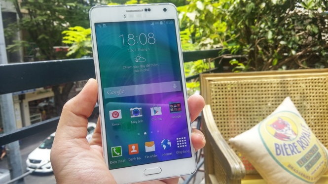 Samsung Galaxy A7 - smartphone manh mai nhung manh me hinh anh