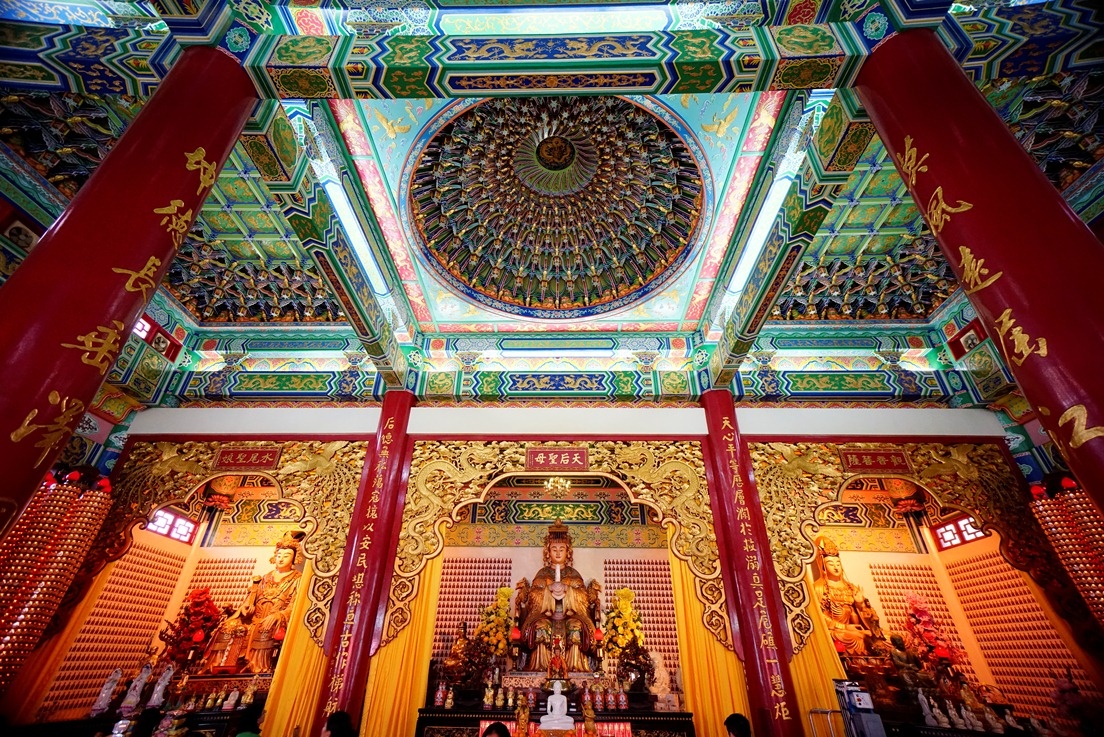 Đền Thiên Hậu: Là một trong những ngôi đền Trung Hoa lớn nhất trong thành phố. Đền Thiên Hậu được xây dựng trên đỉnh của một ngọn đồi với lối kiến trúc vô cùng độc đáo và lôi cuốn khiến nhiều du khách không nỡ rời đi khi đến đây.