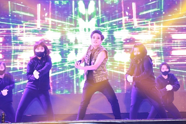 Giải nhì dành cho FC với sắc đỏ tượng trưng cùng lượng fan khổng lồ TVXQ Giải ba là FC của năm chàng trai nhóm nhạc thần tượng SS501. 