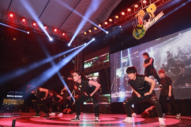 Giải nhất cho hạng mục Dancing FC thuộc về FC EXO.