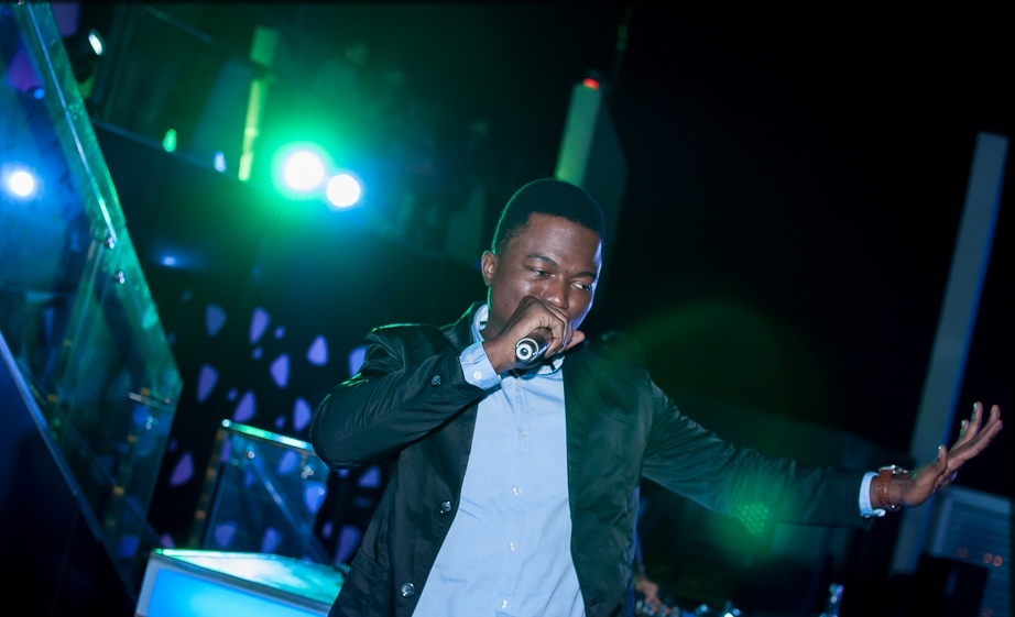 Chương trình có sự góp mặt của Rapper Louis cùng DJ Tuấn Anh.