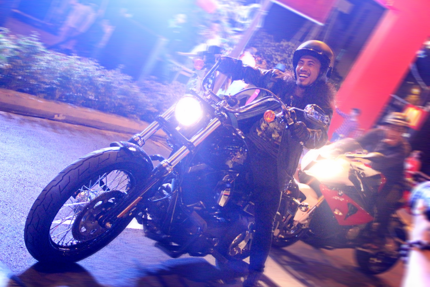 Pham Anh Khoa dan dau doan moto khuay dong duong pho hinh anh