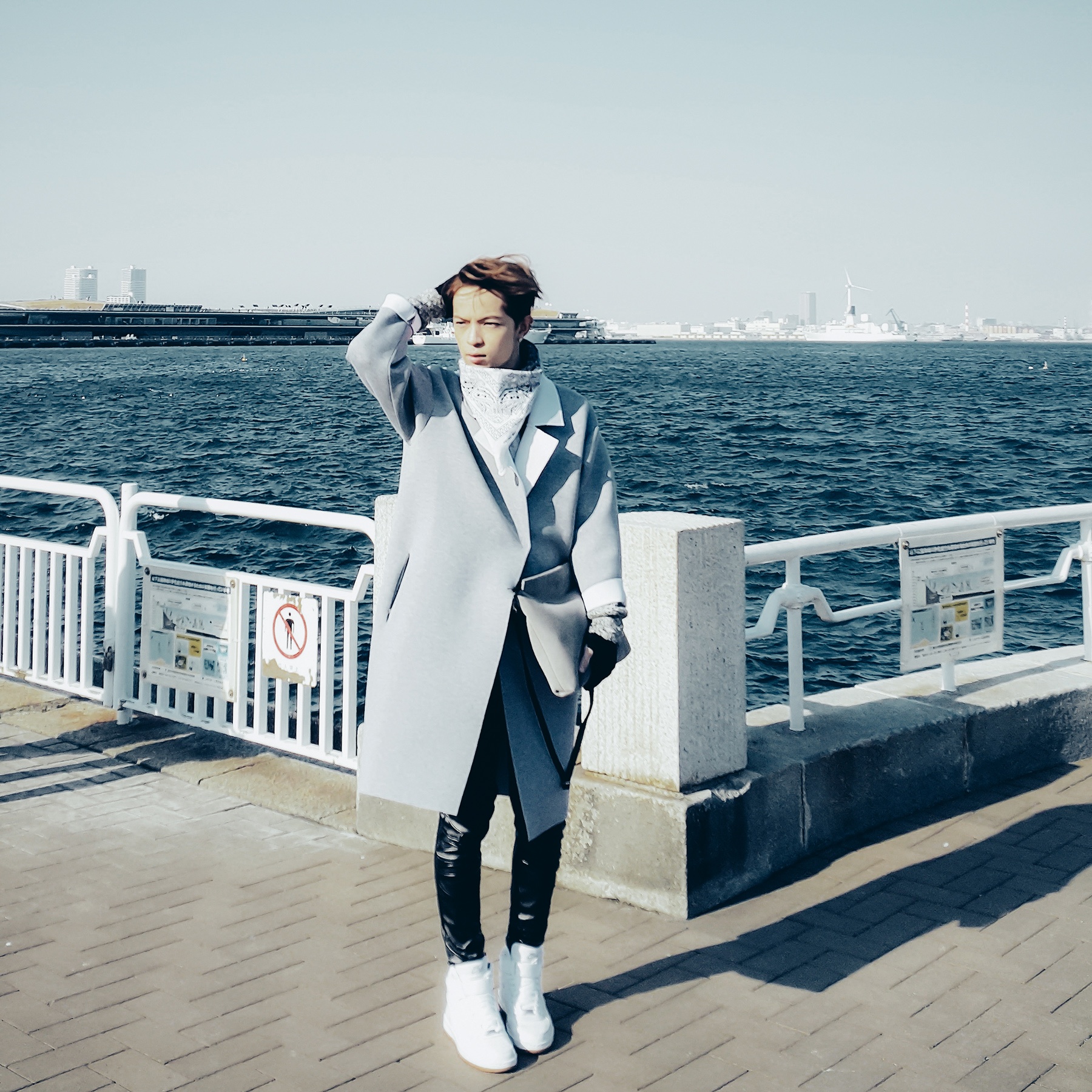 Nhờ chăm cập nhật những xu hướng mới nhất, sự xuất hiện của Kelbin Lei bao giờ cũng làm cho mọi người phải ngỡ ngàng vì độ nhanh nhẹn, luôn bắt kịp mọi nhịp biến chuyển của thời trang.