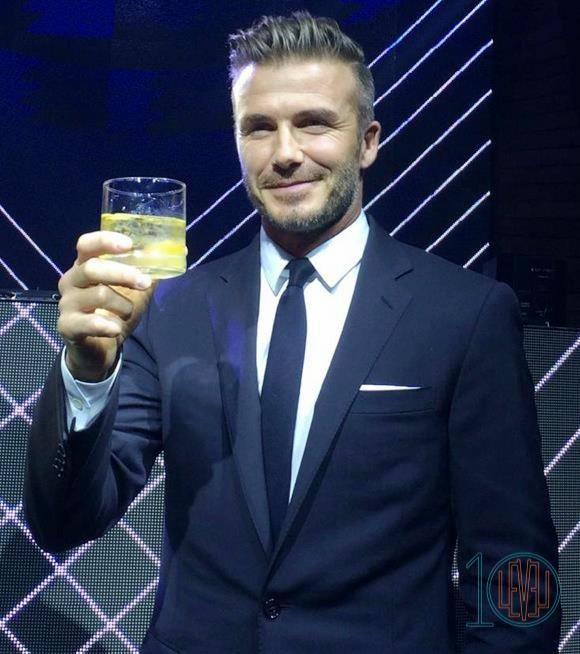 Cựu danh thủ tài hoa của đội tuyển Anh - David Beckham xuất hiện đầy lịch lãm trong một sự kiện tại LEVEL10 tháng 11/2014. 