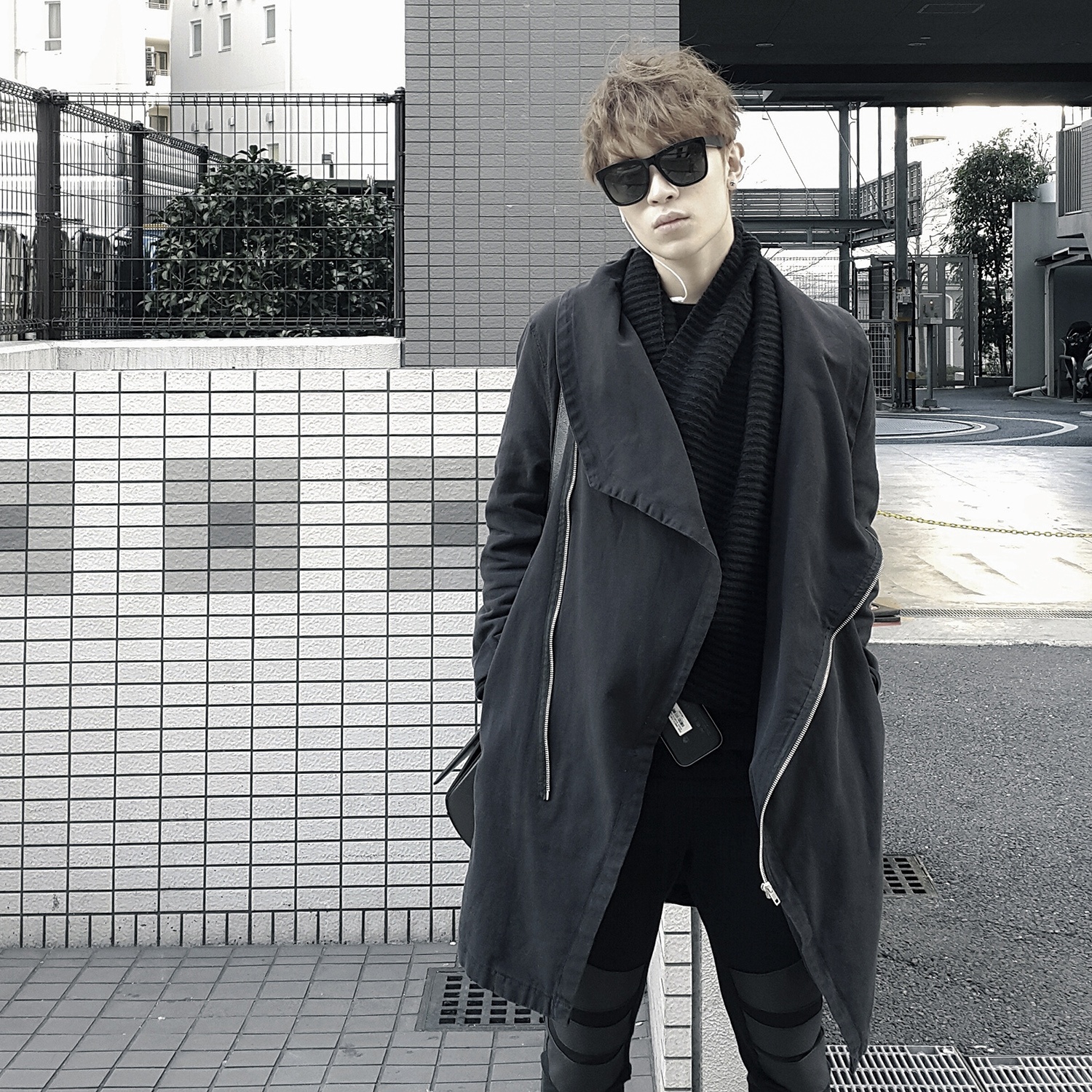 Với camera trước 5 PM, camera sau 13 MP và góc chụp rộng cùng tính năng chỉnh sửa ảnh đẹp được tích hợp sẵn, Samsung Galaxy A7 giúp Kelbin có những hình ảnh phong cách, cá tính.