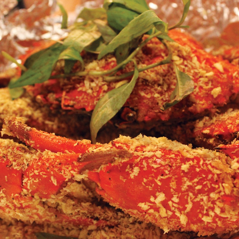 Bên cạnh đặc sản cua, buổi tiệc họp mặt gia đình hay gặp gỡ bạn bè của bạn tại quán Hoa sẽ đa dạng và phong phú hơn với miến xào, cháo hải sản, lẩu, thịt nướng, cơm chiên… Tất cả đều được chế biến đảm bảo vệ sinh an toàn thực phẩm và đầy đủ dinh dưỡng.