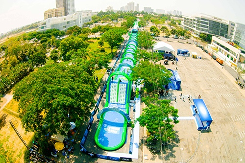 “Đường trượt CLEAR - Bật tung mát lạnh” có chiều dài 200 m, rộng 6 m.