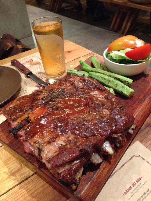 Qua những tấm ảnh, có thể thấy top 9 Master Chef rất say mê nấu ăn và chăm chút rất nhiều cho các sản phẩm của mình. 