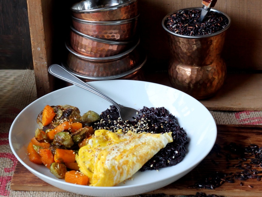 Cô nàng cũng không bao giờ quên dùng tận dụng các hiệu ứng chỉnh ảnh đẹp và camera 13MP của chiếc điện thoại Galaxy A7 để khiến các món ăn thêm phần lunglinh và bắt mắt 