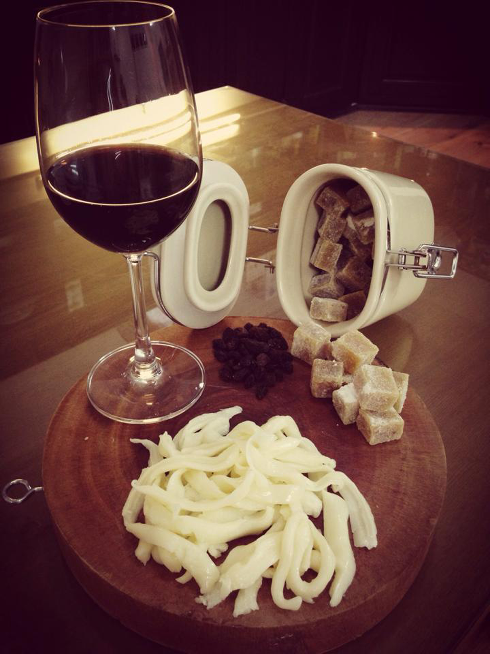 Anh Thư cũng không quên chia sẻ hình ảnh những món ăn ngon mà cô các có dịp thưởng thức tại các nhà hàng.