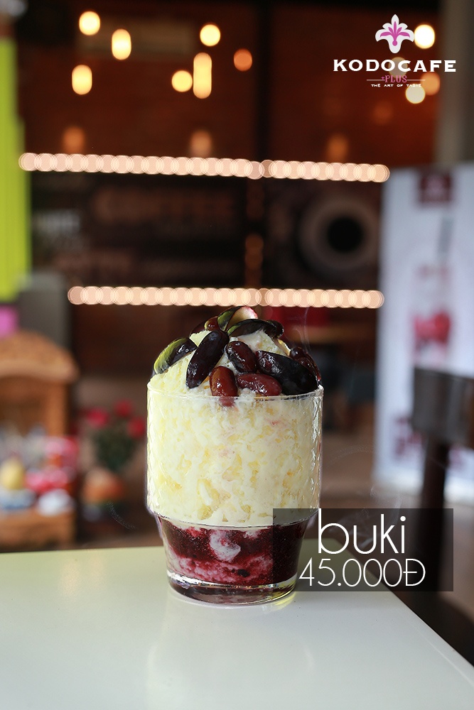 Trên ảnh là buki, một trong những loại kem đặc biệt do chính giám đốc kỹ thuật của Kodo sáng tạo. Kem  được nhập nguyên liệu từ Italia hòa trộn cùng với sốt hoa quả, mang lại cảm giác thơm ngon, mát lạnh.
