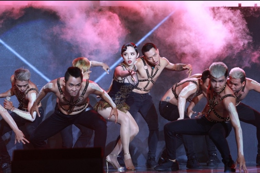 Vũ điệu cồng chiêng nóng bỏng sẽ khiến không khí Color Me Run thêm máu lửa.