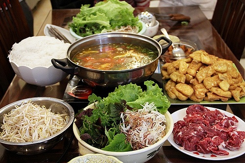 5 quan lau hap dan khong nen bo qua tai Ha Noi hinh anh