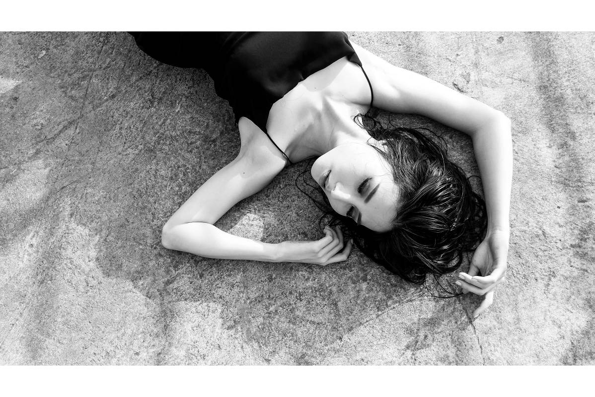 Bộ ảnh còn gây được ấn tượng  mạnh mẽ bởi được chụp bằng điện thoại di động và không cần một hiệu ứng photoshop hay rửa ảnh nào.   