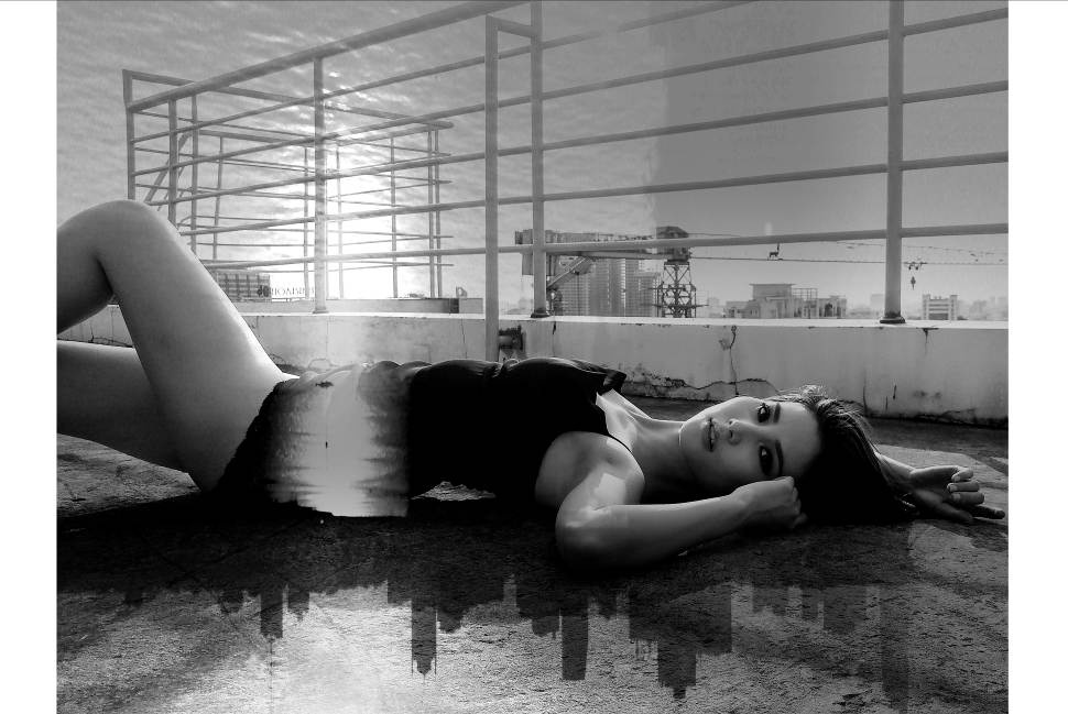  Nhiếp ảnh Thái Phạm đã vận dụng kỹ thuật double exposure (tạo bóng ảnh) làm nên vẻ lung linh, huyền diệu cho các bức hình. Kỹ thuật này được thực hiện chủ yếu bằng kỹ thuật rửa ảnh và thường là “món khoái khẩu” của những tay ảnh chuyên nghiệp.