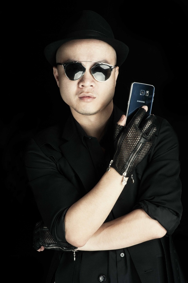 Nhà thiết kế Đỗ Mạnh Cường đánh giá cao lối thiết kế tối giản của bộ đôi smartphone cao cấp này.