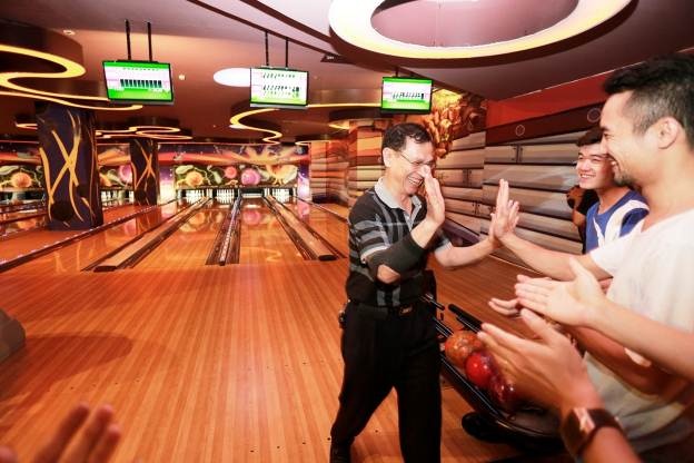 Giai Bowling mua he tai Vinpearl Land Royal City hinh anh