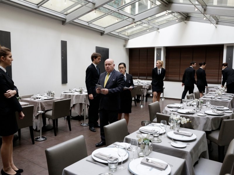 Tim hieu ve nganh quan tri du lich tai Phap hinh anh