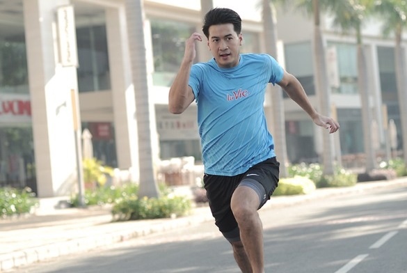 Phillip Nguyen: Chay bo co the khien ban bi 'ghien' hinh anh