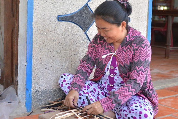 Phu nu Vinh Long thay doi cuoc song nho tiet kiem nhom hinh anh