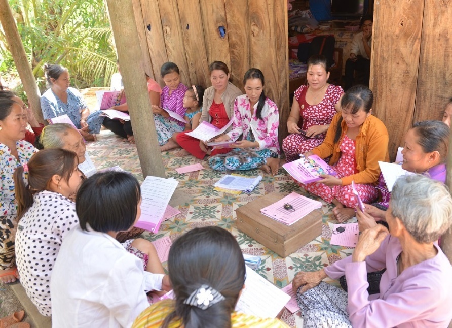 Nhiều chị em phụ nữ đã tham gia thành lập nhóm mới, bắt đầu những bài học về hình thành nhóm, quản lý sổ sách, từ đó học tiết kiệm, cho vay và phát triển kinh doanh.