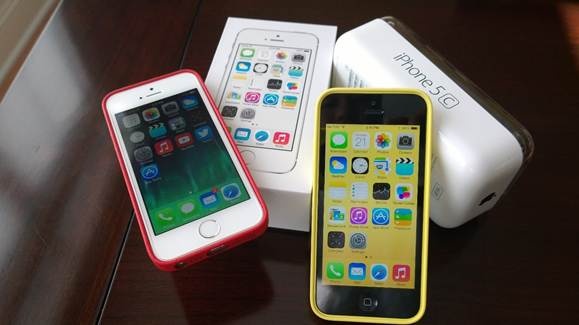 iPhone 5C gia 1,9 trieu dong hut khach hinh anh