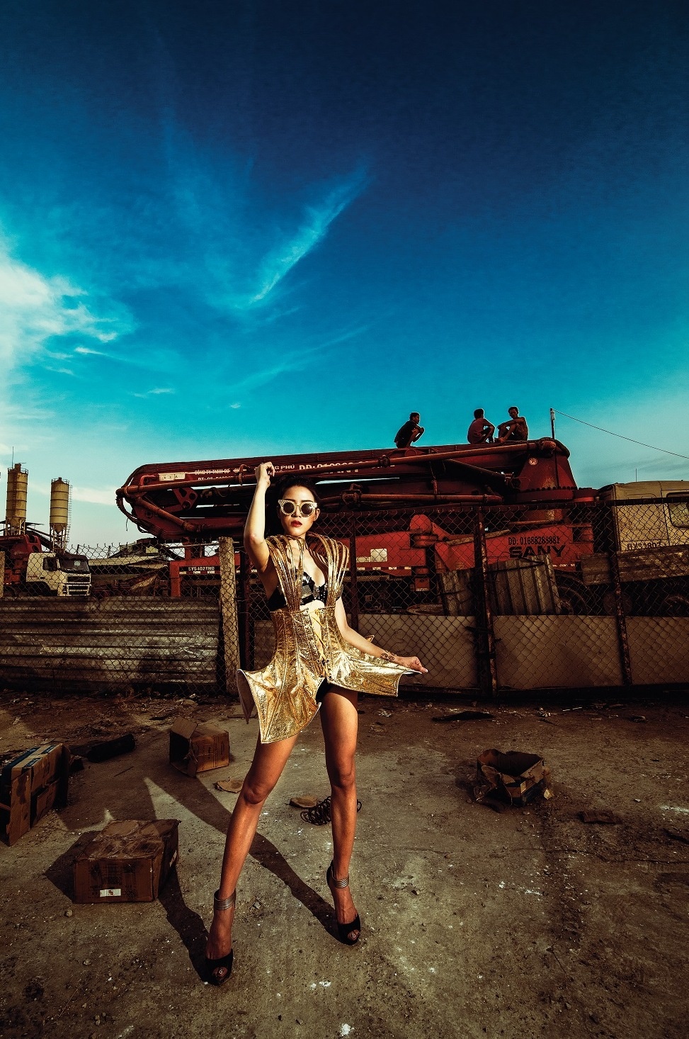 Người đẹp thường xuyên lưu diễn tại Thụy Điển, Na Uy, Thái Lan, Singapore… Cô chia sẻ mình rất vui và hạnh phúc sau mỗi chuyến đi, vì được khán giả trong nước và kiều bào ở hải ngoại đón nhận.