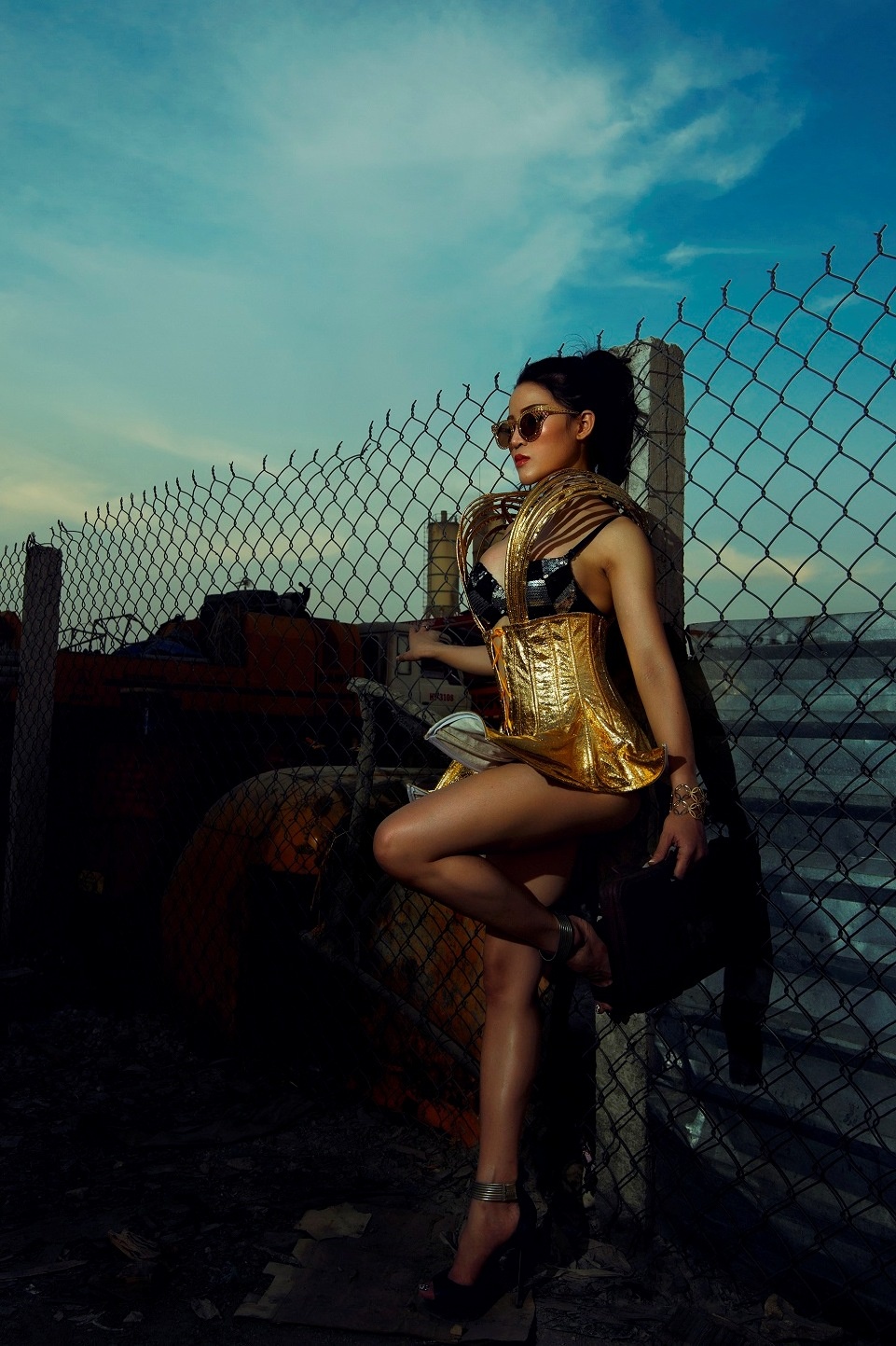 Trong bộ ảnh mới, Rainbow Phạm được chuyên gia trang điểm Khải Thiên chăm chút từng chi tiết nhỏ nhất, để cô tự tin phô diễn vẻ đẹp quyến rũ.