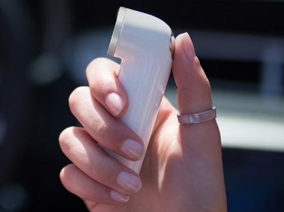 Nhờ thiết kế nhỏ gọn nằm trọn trong một bàn tay, HTC RE Camera chiếm được cảm tình của người dùng ngay từ cái nhìn đầu tiên.