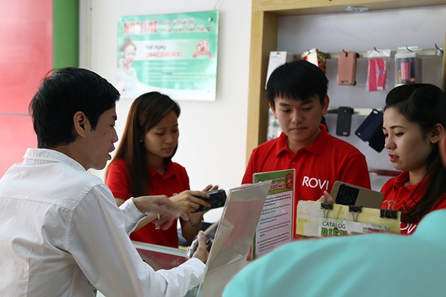 Những ngày gần đây, nhiều khách hàng gọi điện và tới showroom hỏi thông tin sản phẩm mới.