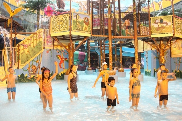 Bơi lội là kỹ năng vô cùng thiết yếu và quan trọng dành cho bé.